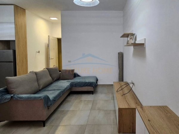 Tirane, jepet me qera apartament 1+1+Ballkon Kati 1, 59 m² 550 € (Kopshti Botanik)