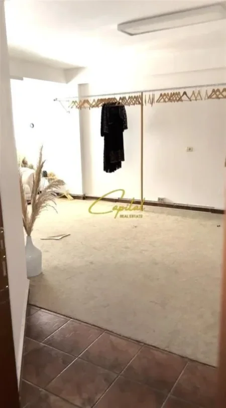 Tirane, jepet me qera zyre Kati 2, 106 m² 800 € (MYSLYM SHYRI)