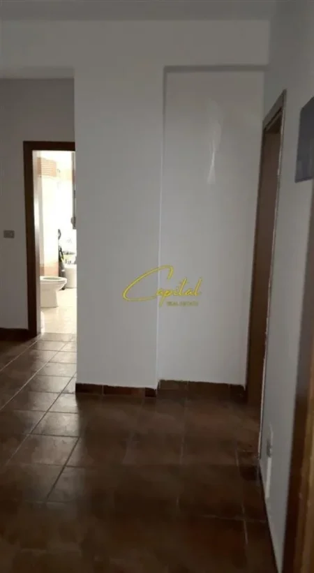 Tirane, jepet me qera zyre Kati 2, 106 m² 800 € (MYSLYM SHYRI)