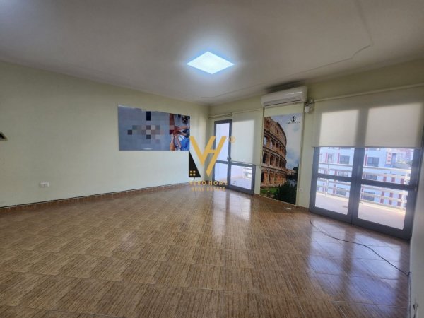 Tirane, jepet me qera zyre Kati 5, 100 m² 800 € (ZOGU I ZI)