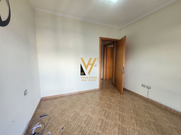 Tirane, jepet me qera zyre Kati 5, 100 m² 800 € (ZOGU I ZI)