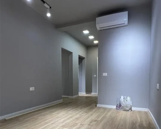 Tirane, jepet me qera apartament 2+1+Aneks+Ballkon Kati 1, 75 m² 1.200 € (myslym shyri)