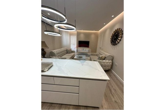 Tirane, shitet apartament 1+1 Kati 8, 65 m² 123.000 € (Rruga Stefan Shundi)