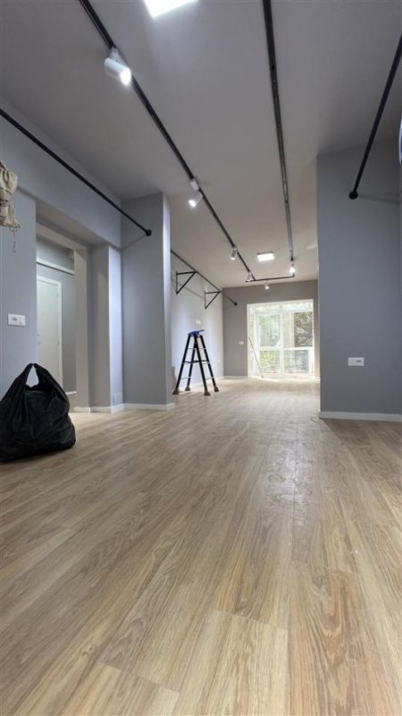 Tirane, jepet me qera ambjent biznesi Kati 1, 75 m² 1.200 € (myslym shyri)