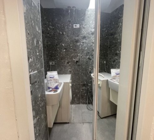 Tirane, jepet me qera 1+1 Kati 3, 65 m² 500 € (SIRI KODRA)