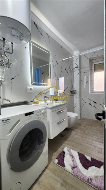 Tirane, jepet me qera apartament 1+1 Kati 3, 53 m² 500 € (ISH TREGU ELEKTRIK)