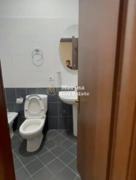 Tirane, jepet me qera apartament 1+1 Kati 8, 65 m² 450 € (Yzberisht)
