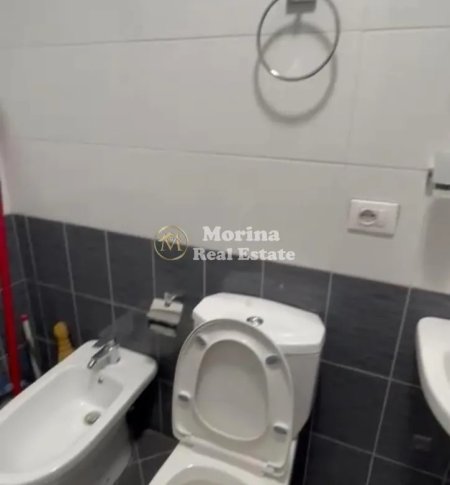 Tirane, jepet me qera apartament 1+1 Kati 8, 65 m² 450 € (Yzberisht)