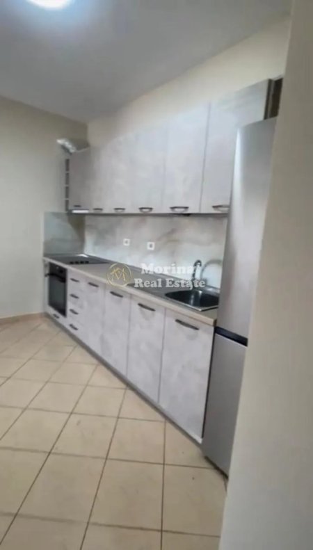 Tirane, jepet me qera apartament 1+1 Kati 8, 65 m² 450 € (Yzberisht)