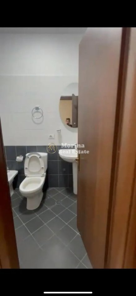 Tirane, jepet me qera apartament 1+1 Kati 8, 65 m² 450 € (Yzberisht)