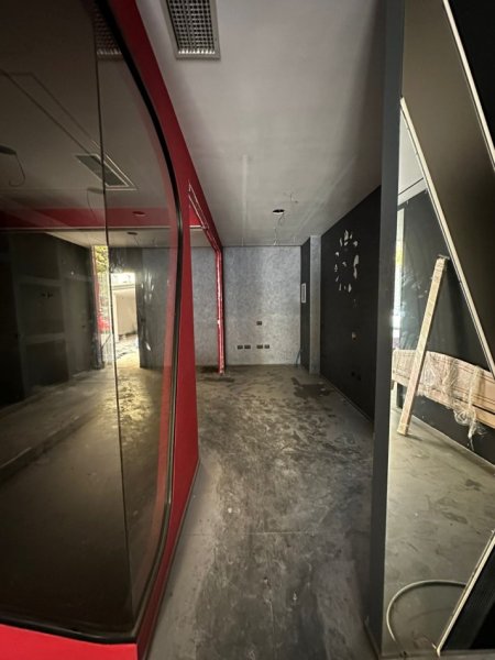 Tirane, jepet me qera magazine Kati 0, 550 m² 3.000 € (don bosko)