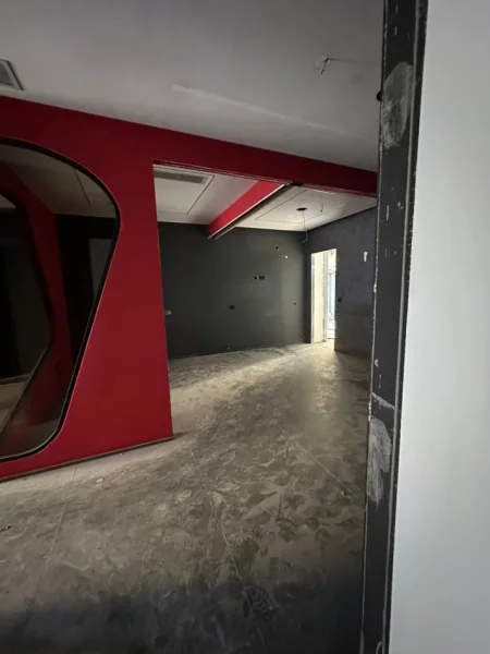 Tirane, jepet me qera magazine Kati 0, 550 m² 3.000 € (don bosko)