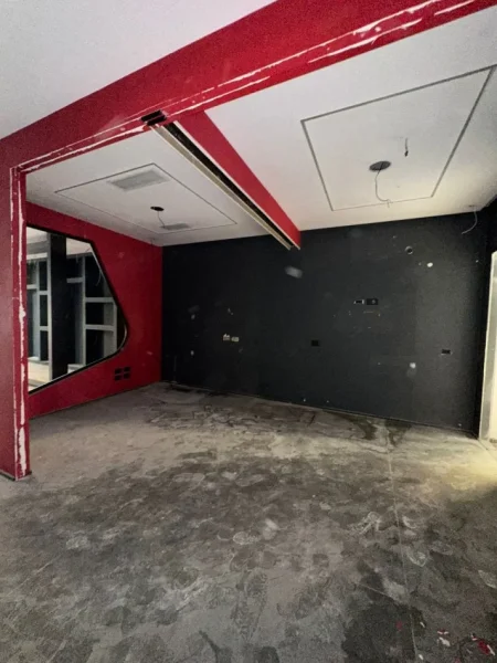 Tirane, jepet me qera magazine Kati 0, 550 m² 3.000 € (don bosko)