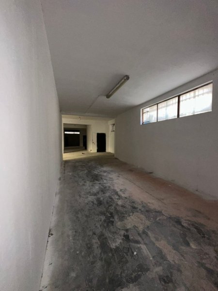 Tirane, jepet me qera magazine Kati 0, 550 m² 3.000 € (don bosko)
