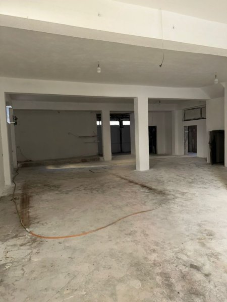 Tirane, jepet me qera magazine Kati 0, 550 m² 3.000 € (don bosko)