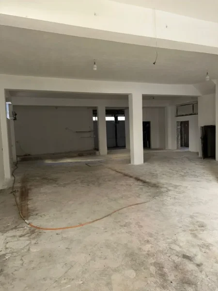 Tirane, jepet me qera magazine Kati 0, 550 m² 3.000 € (don bosko)