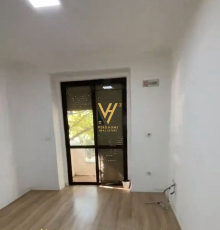 Tirane, jepet me qera zyre Kati 2, 66 m² 700 € (VASIL SHANTO)