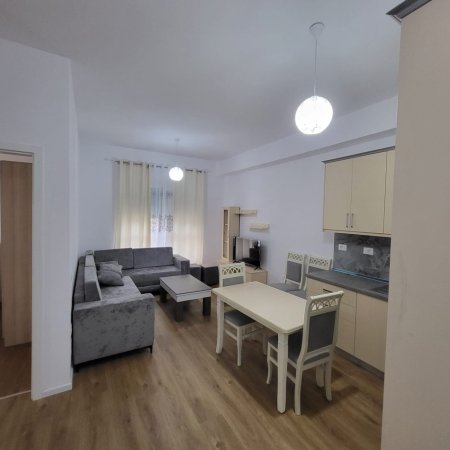 Tirane, jepet me qera apartament 2+1+Ballkon Kati 6, 85 m² 500 € (Ali Demi)