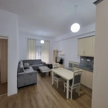 Tirane, jepet me qera apartament 2+1+Ballkon Kati 6, 85 m² 500 € (Ali Demi)