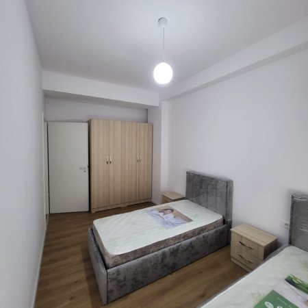 Tirane, jepet me qera apartament 2+1+Ballkon Kati 6, 85 m² 500 € (Ali Demi)