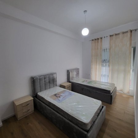 Tirane, jepet me qera apartament 2+1+Ballkon Kati 6, 85 m² 500 € (Ali Demi)