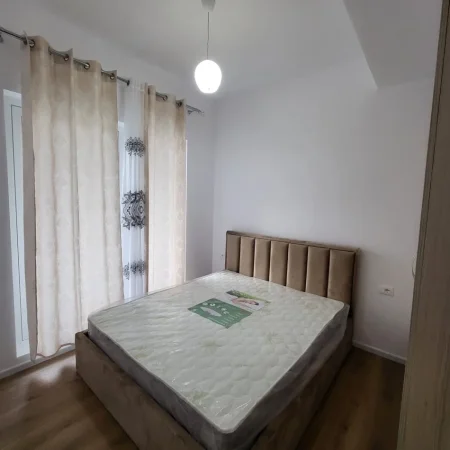 Tirane, jepet me qera apartament 2+1+Ballkon Kati 6, 85 m² 500 € (Ali Demi)