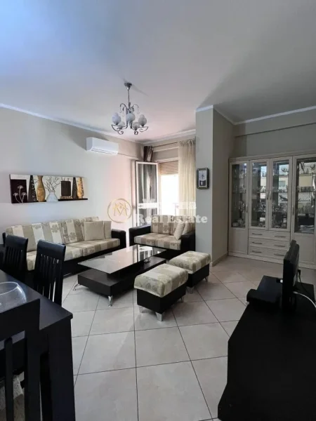 Tirane, jepet me qera apartament 1+1+Ballkon Kati 5, 65 m² 600 € (Kompleksi Delijorgji)