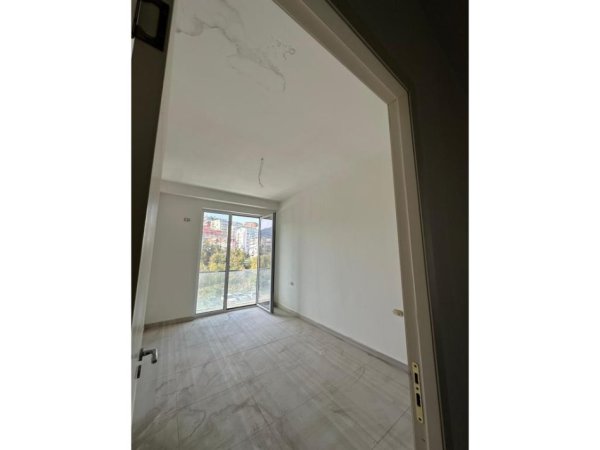 Tirane, shitet apartament 2+1 Kati 3, 93 m² 238.000 € (Liqeni i Thate)