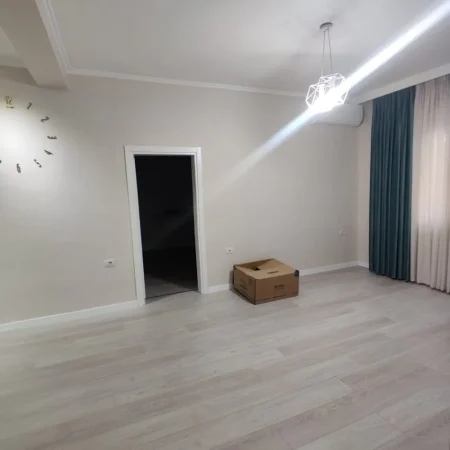 Tirane, jepet me qera apartament 3+1+Aneks+Ballkon Kati 1, 112 m² 800 € (rruga e kavajes , 21 dhjetori)