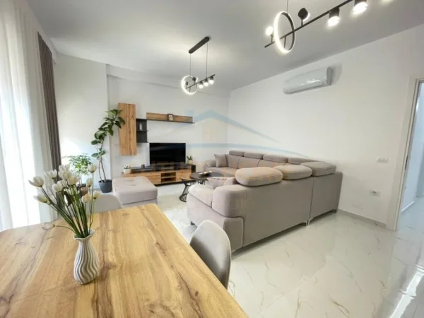 Tirane, jepet me qera apartament 2+1 Kati 2, 90 m² 700 € (Rruga 5 maji)