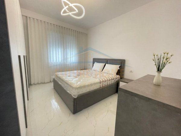 Tirane, jepet me qera apartament 2+1 Kati 2, 90 m² 700 € (Rruga 5 maji)