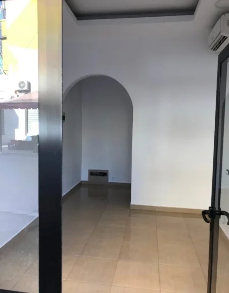 Tirane, jepet me qera ambjent biznesi Kati 0, 20 m² 350 € (Te Ish Parku i Autobuzave)