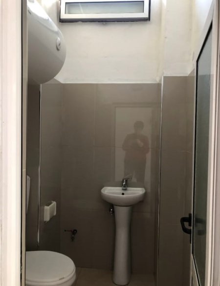 Tirane, jepet me qera ambjent biznesi Kati 0, 20 m² 350 € (Te Ish Parku i Autobuzave)