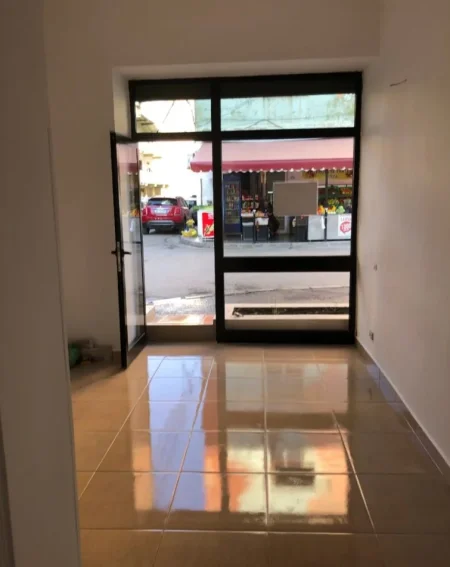 Tirane, jepet me qera ambjent biznesi Kati 0, 20 m² 350 € (Te Ish Parku i Autobuzave)