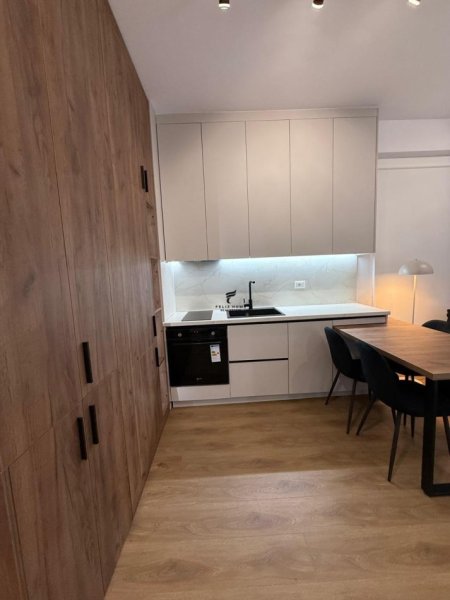 Tirane, jepet me qera apartament 1+1 Kati 7, 75 m² 550 € (ALI DEMI)