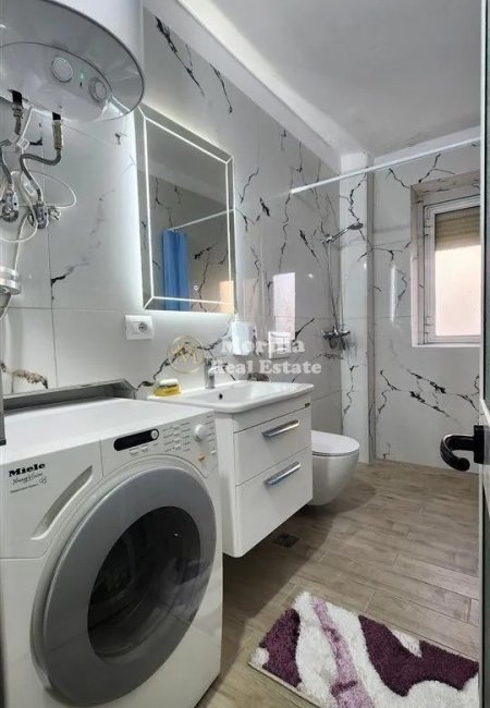 Tirane, jepet me qera apartament 1+1 Kati 3, 53 m² 500 € (Rruga Mihal Grameno)