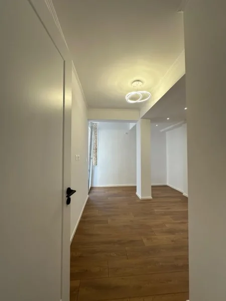 Tirane, shitet apartament 2+1+Ballkon Kati 4, 65 m² 118.000 € (Oxhaku, prane UET)