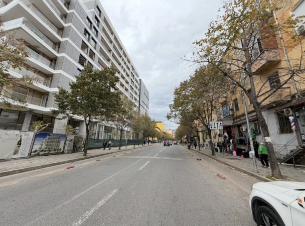 Tirane, shitet dyqan Kati 0, 35 m² 350.000 € 