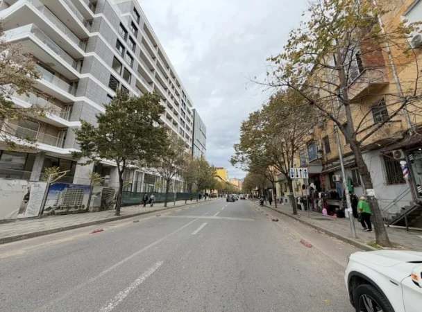 Tirane, shitet dyqan Kati 0, 35 m² 350.000 € 