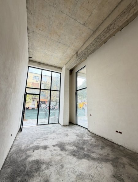 Tirane, shitet dyqan Kati 0, 35 m² 350.000 € 