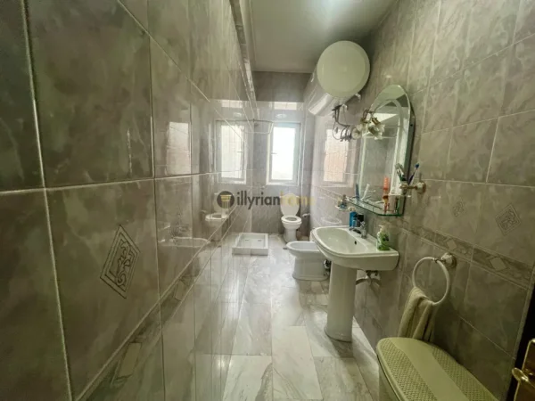 Tirane, jepet me qera apartament 1+1 Kati 2, 50 m² 520 €