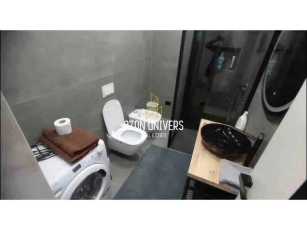 Tirane, jepet me qera apartament 2+1+Ballkon Kati 9, 80 m² 1.900 € (Kompleksi Olimpik, Komuna e Parisit Tirana, Albania)