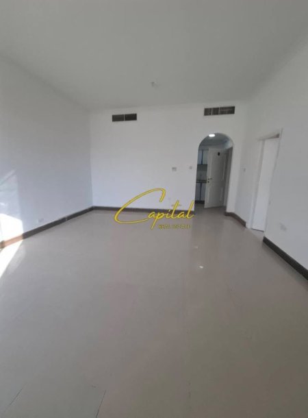 Tirane, jepet me qera ambjent biznesi Kati 2, 100 m² 800 € (RRUGA E BARRIKADAVE)