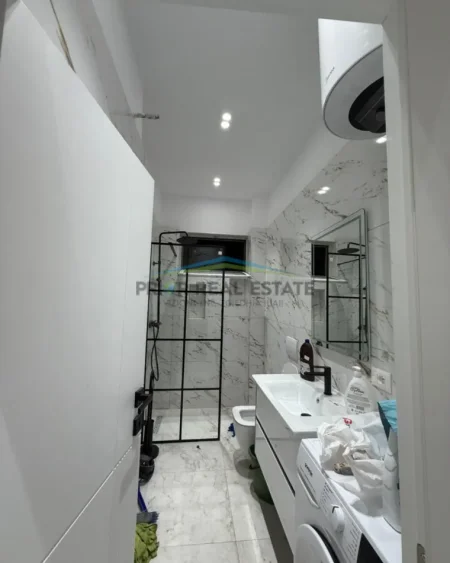 Tirane, jepet me qera apartament 1+1 Kati 3, 62 m² 700 € (Bulevardi Zogu i Pare)