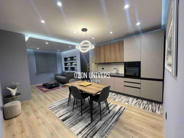 Tirane, jepet me qera apartament 2+1+Ballkon Kati 8, 110 m² 800 € (Rruga Henrik Lacaj, Astir)