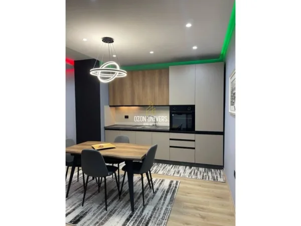 Tirane, jepet me qera apartament 2+1+Ballkon Kati 8, 110 m² 800 € (Rruga Henrik Lacaj, Astir)