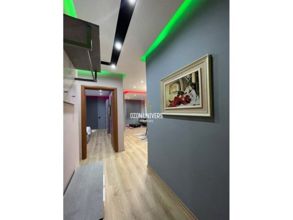 Tirane, jepet me qera apartament 2+1+Ballkon Kati 8, 110 m² 800 € (Rruga Henrik Lacaj, Astir)