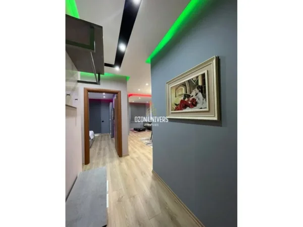 Tirane, jepet me qera apartament 2+1+Ballkon Kati 8, 110 m² 800 € (Rruga Henrik Lacaj, Astir)