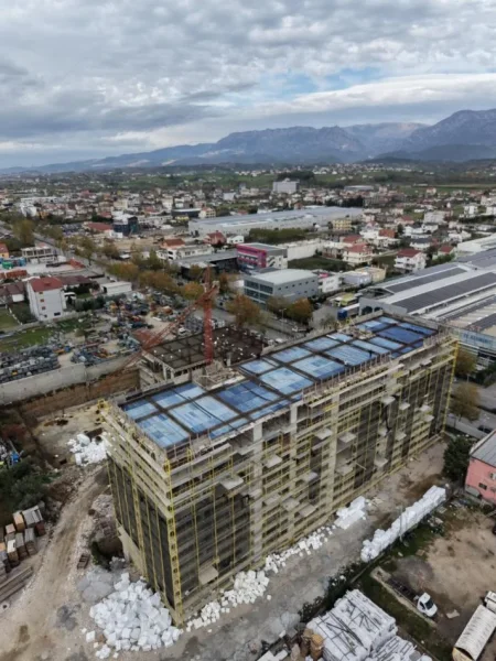 Tirane, shitet apartament 1+1+Ballkon Kati 3, 67 m² 49.400 € (Kamez)