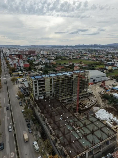 Tirane, shitet apartament 1+1+Ballkon Kati 3, 67 m² 49.400 € (Kamez)